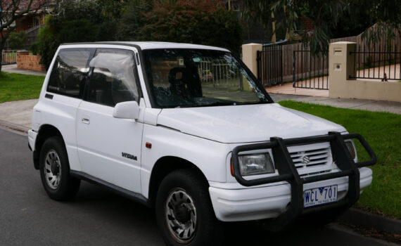 1995_Suzuki_Vitara_(SE416V_Type3)_JLX_hardtop